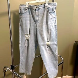 INC Women’s distressed 90s jeans light wash